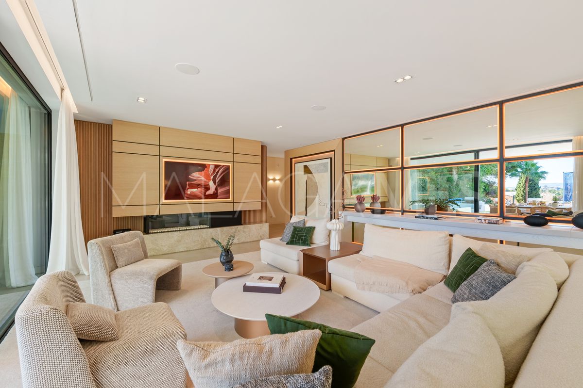 Villa for sale in Nueva Andalucia with 5 bedrooms