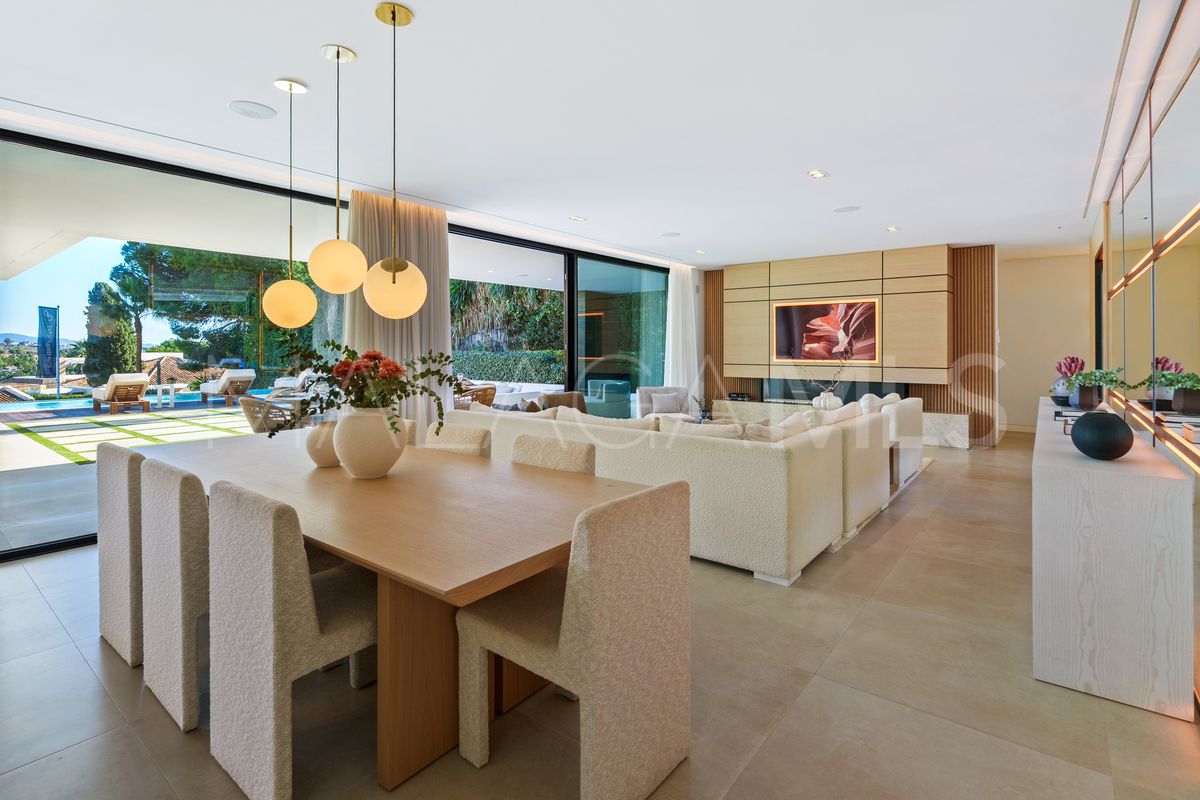 Villa for sale in Nueva Andalucia with 5 bedrooms