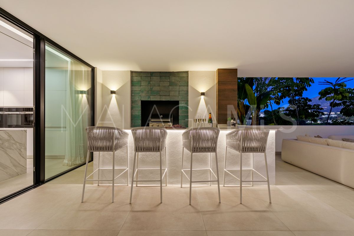 Villa for sale in Nueva Andalucia with 5 bedrooms