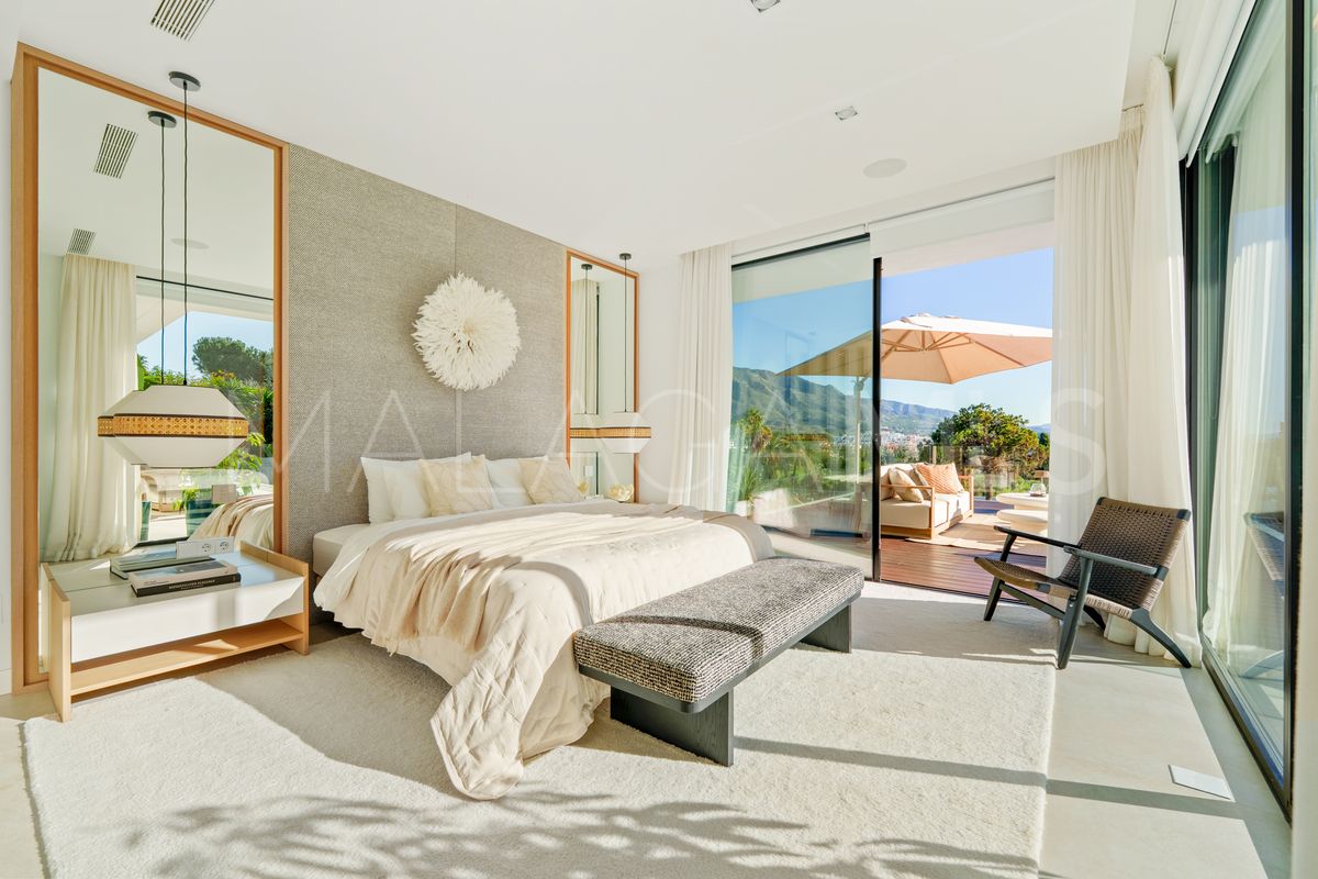 Villa for sale in Nueva Andalucia with 5 bedrooms