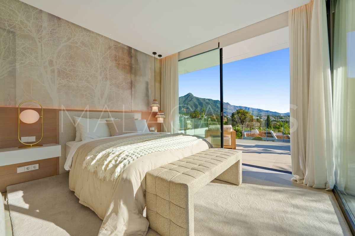 Villa for sale in Nueva Andalucia with 5 bedrooms