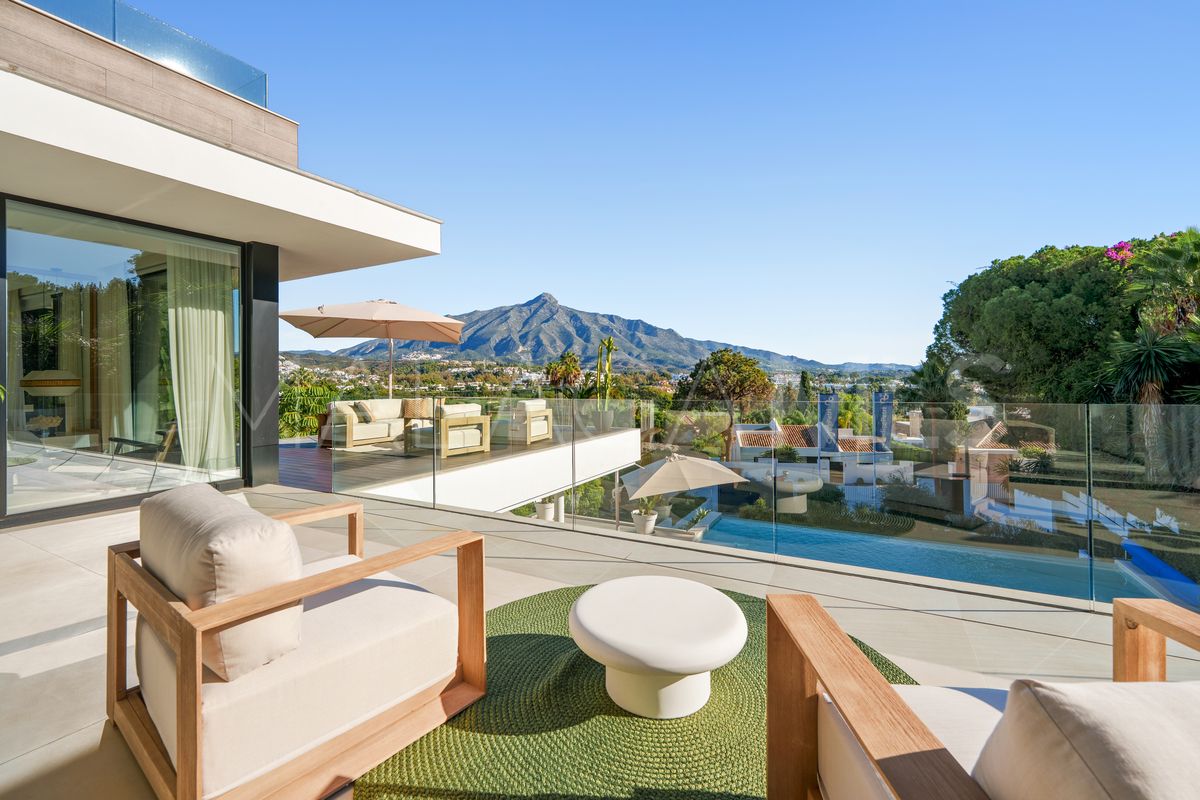 Villa for sale in Nueva Andalucia with 5 bedrooms