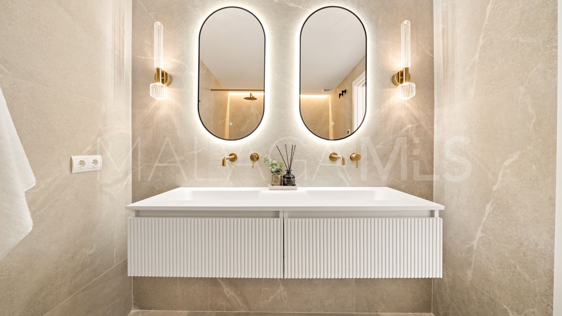 Buy apartamento with 3 bedrooms in La Quinta