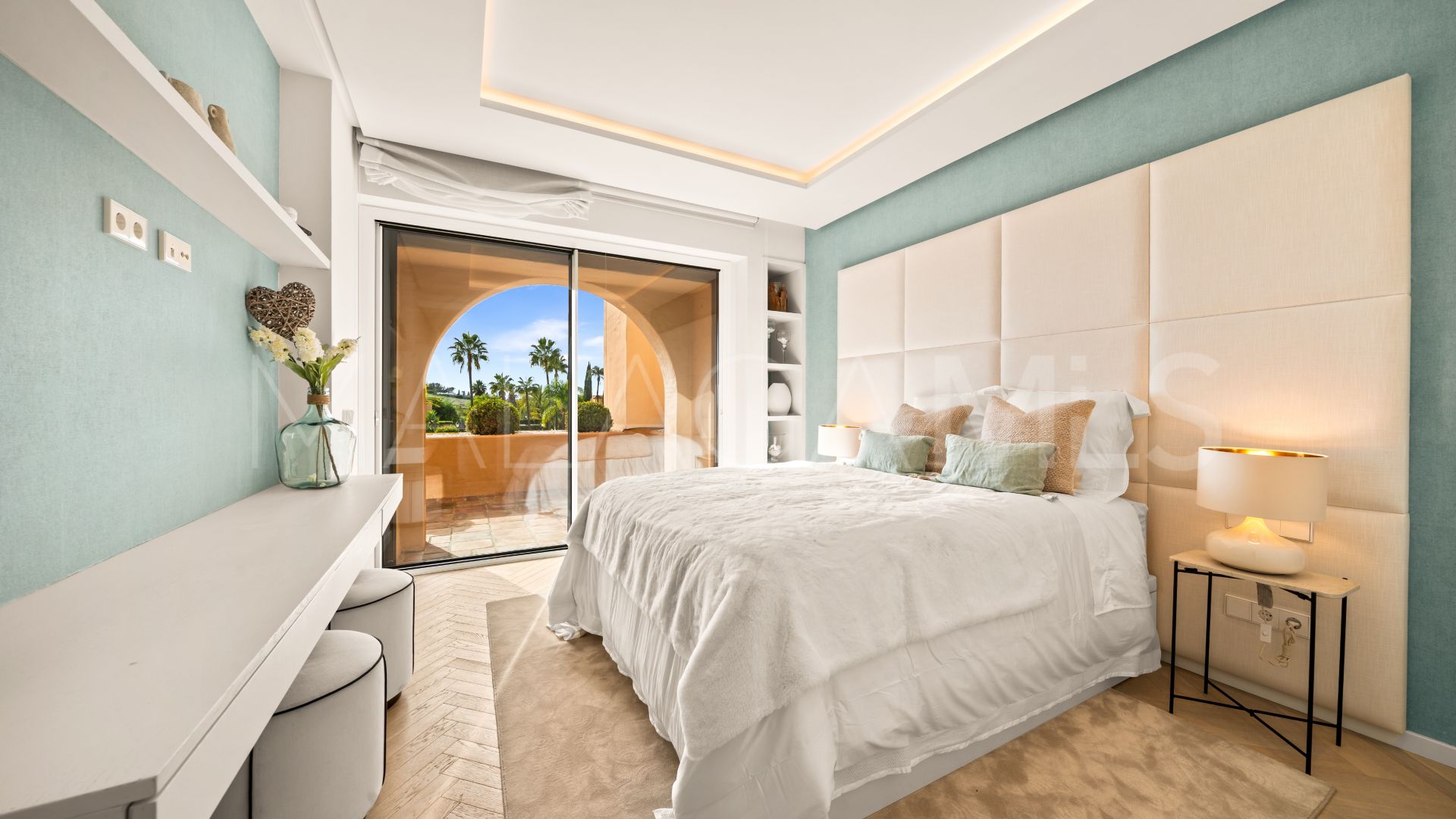 Atico duplex for sale in Benahavis de 3 bedrooms