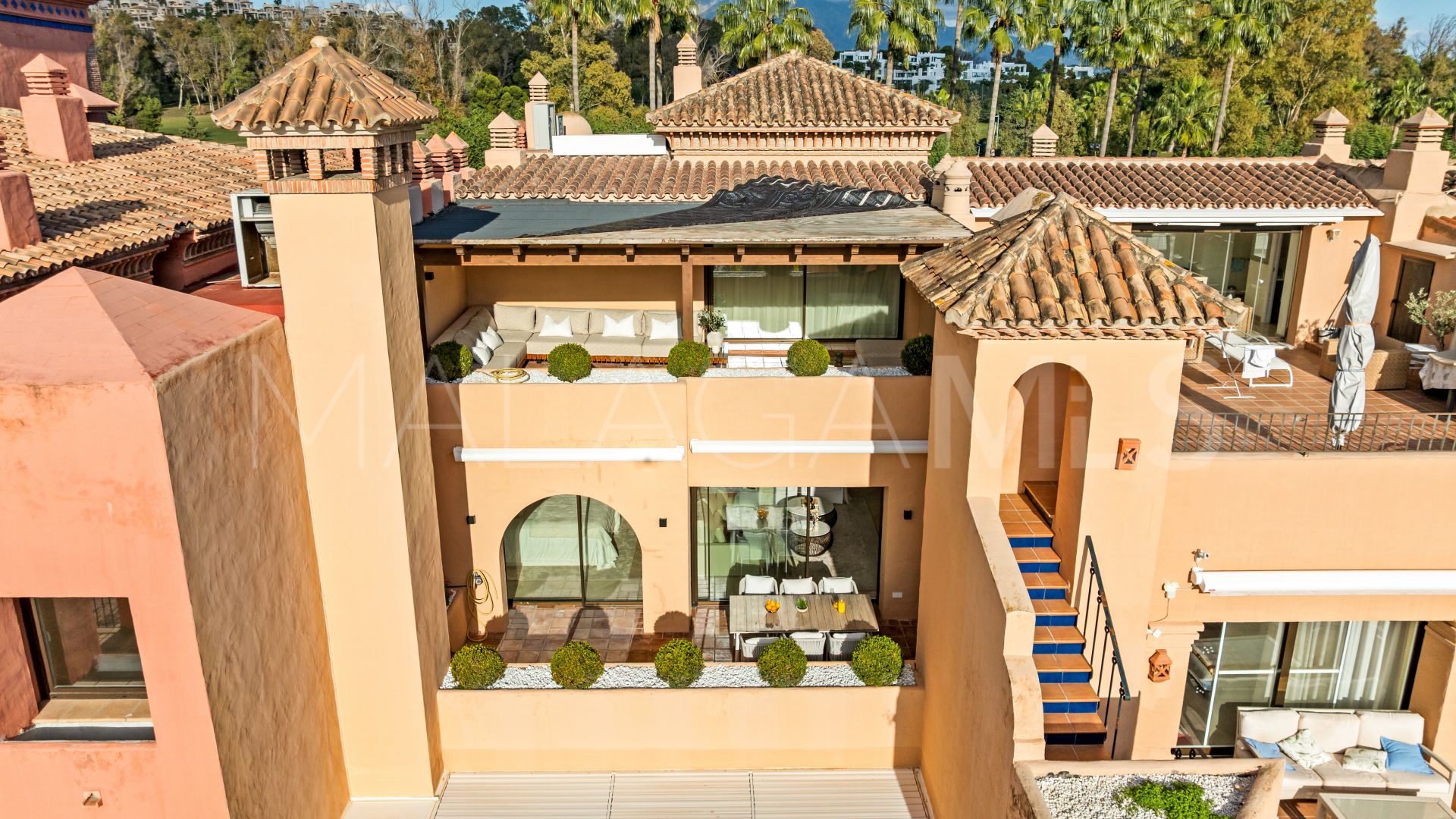 Atico duplex for sale in Benahavis de 3 bedrooms