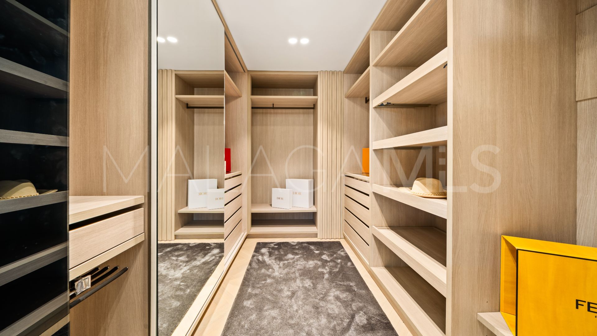 Atico duplex for sale in Benahavis de 3 bedrooms