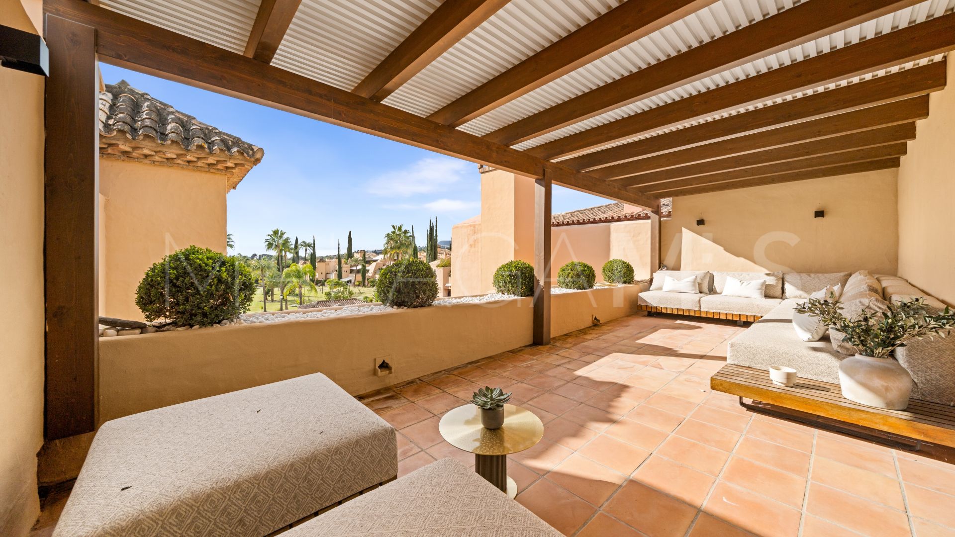 Atico duplex for sale in Benahavis de 3 bedrooms