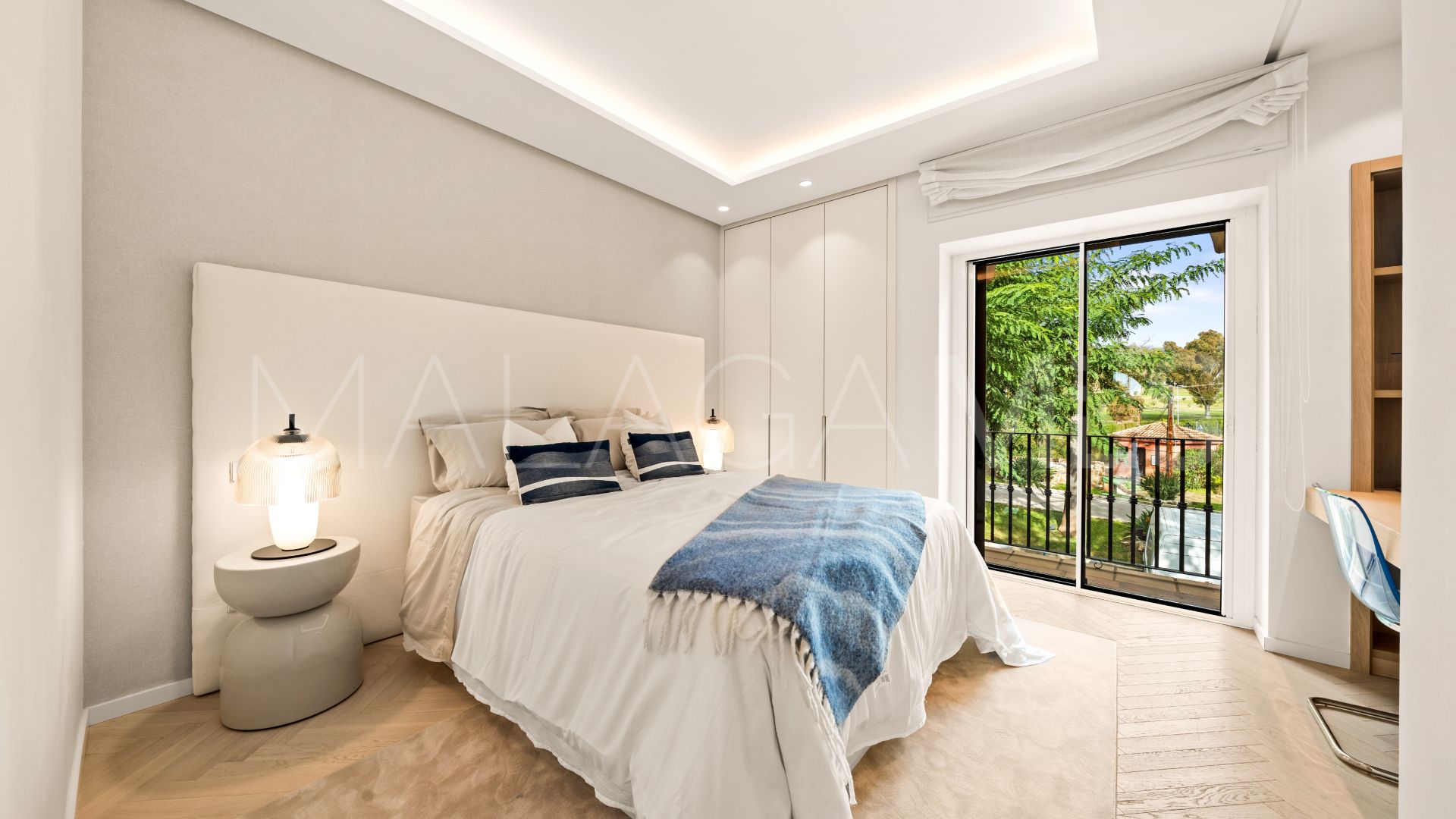 Atico duplex for sale in Benahavis de 3 bedrooms