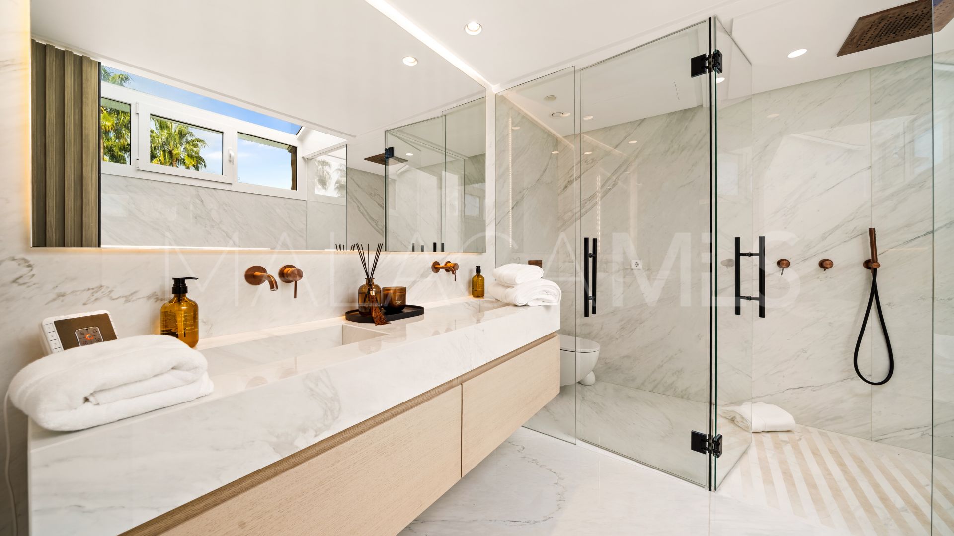 Atico duplex for sale in Benahavis de 3 bedrooms