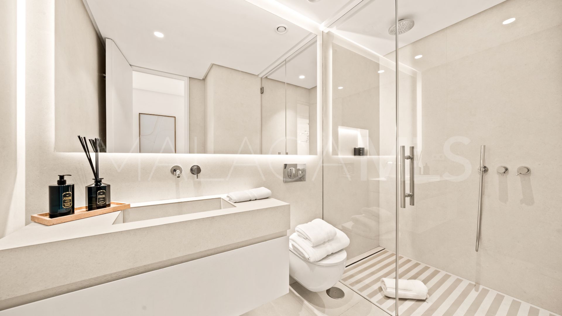 Atico duplex for sale in Benahavis de 3 bedrooms