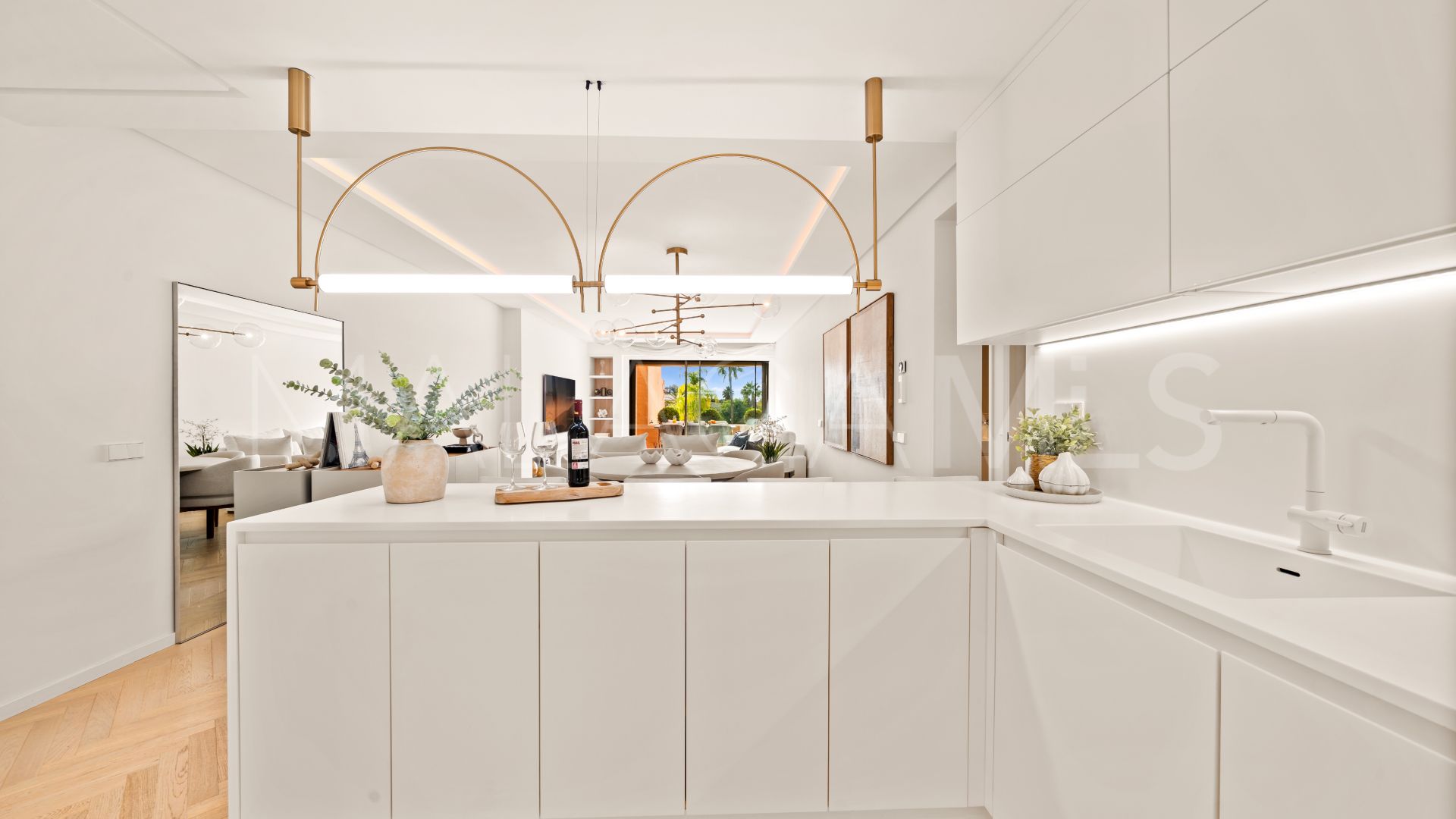 Atico duplex for sale in Benahavis de 3 bedrooms