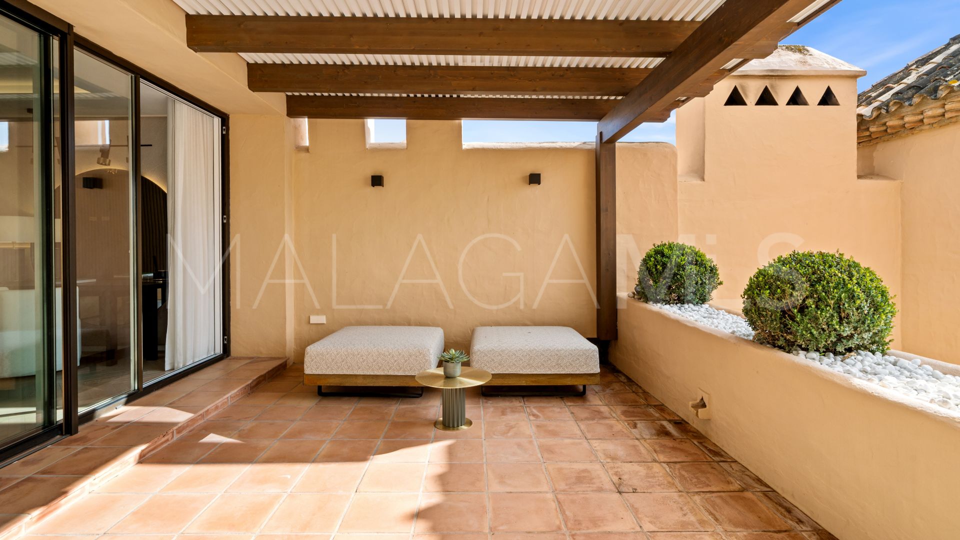 Atico duplex for sale in Benahavis de 3 bedrooms