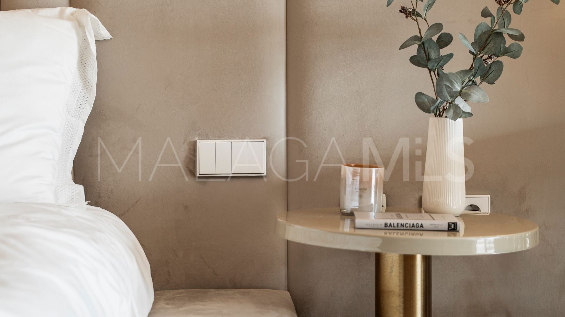 Atico duplex for sale in Benahavis de 3 bedrooms