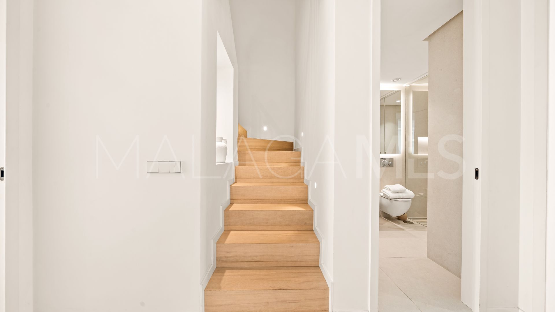 Atico duplex for sale in Benahavis de 3 bedrooms