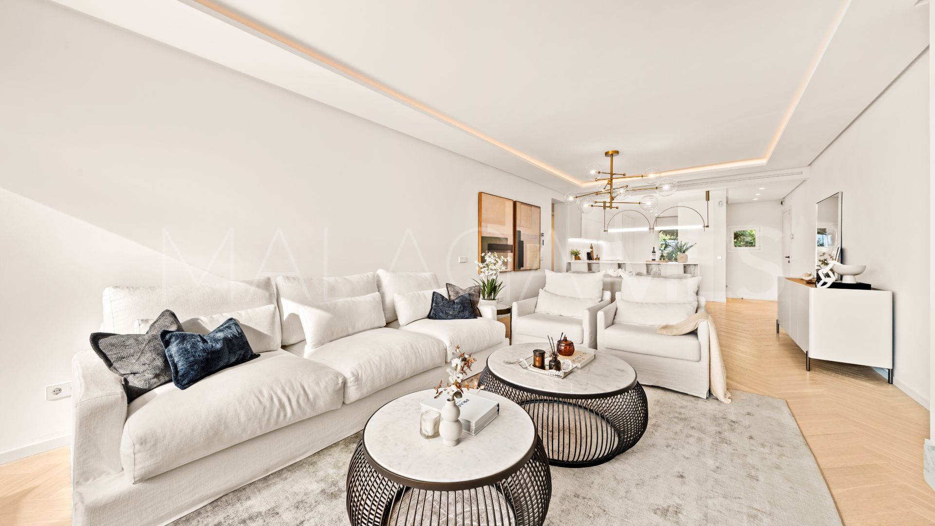 Atico duplex for sale in Benahavis de 3 bedrooms