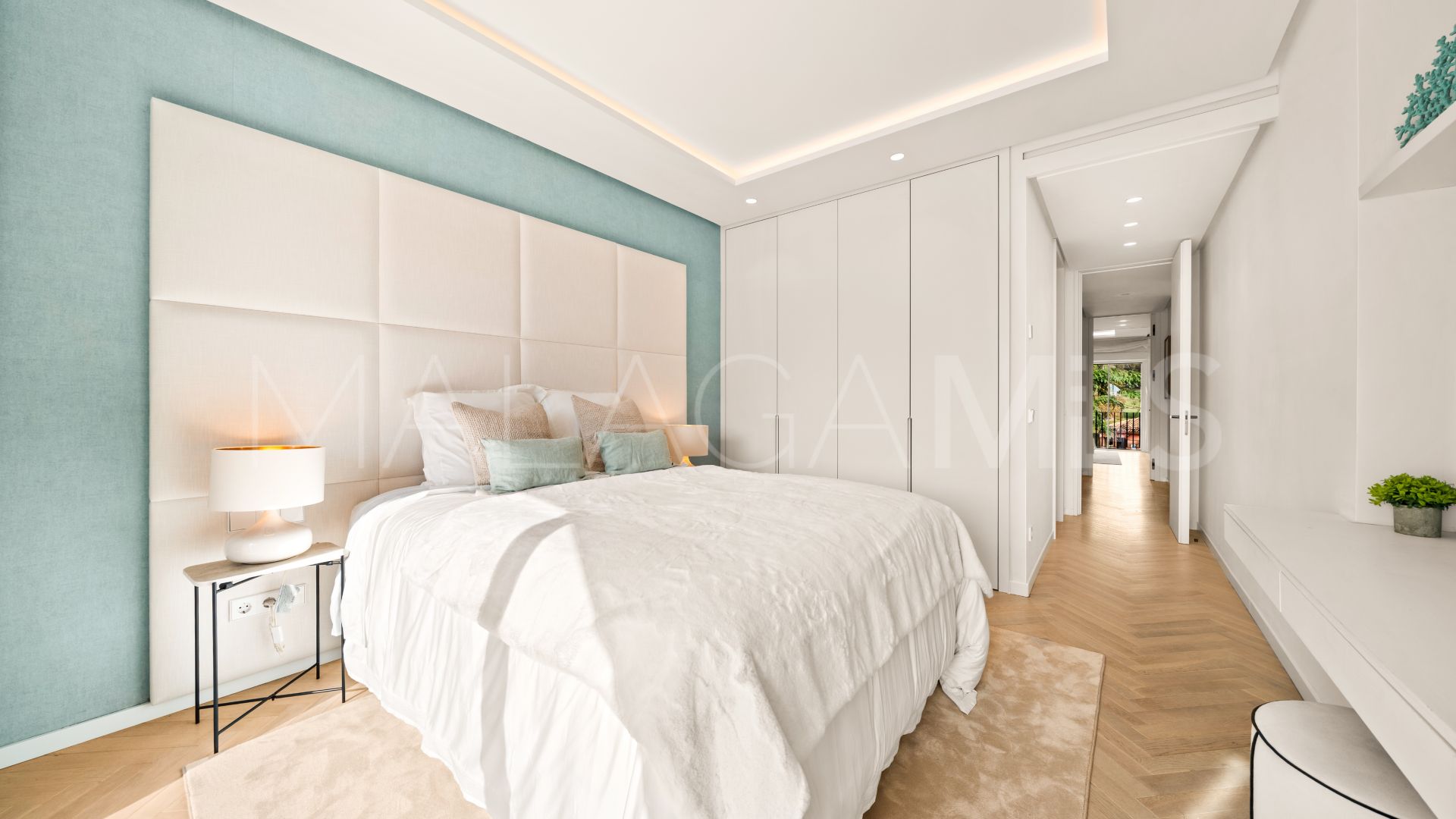 Atico duplex for sale in Benahavis de 3 bedrooms