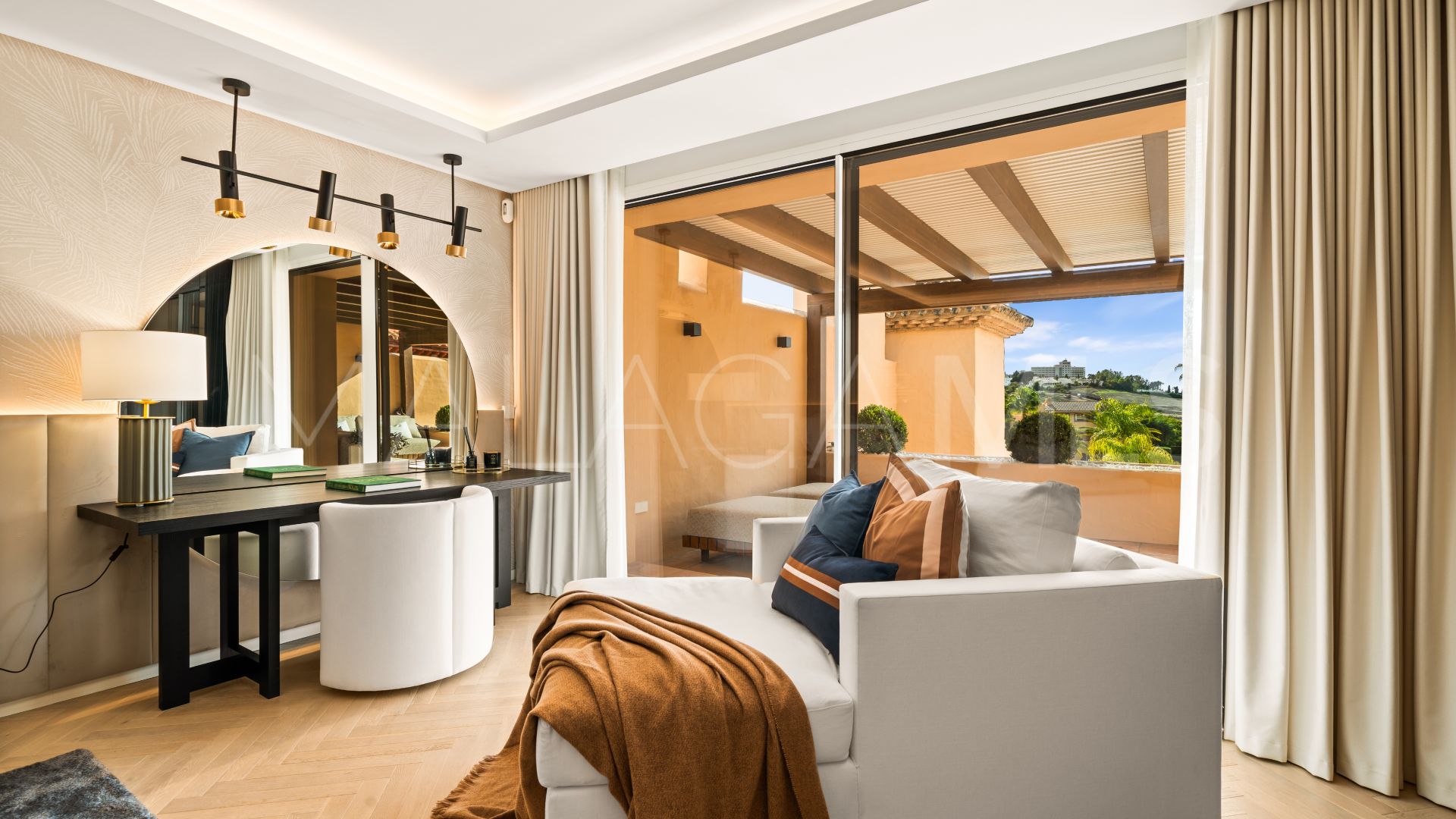 Atico duplex for sale in Benahavis de 3 bedrooms