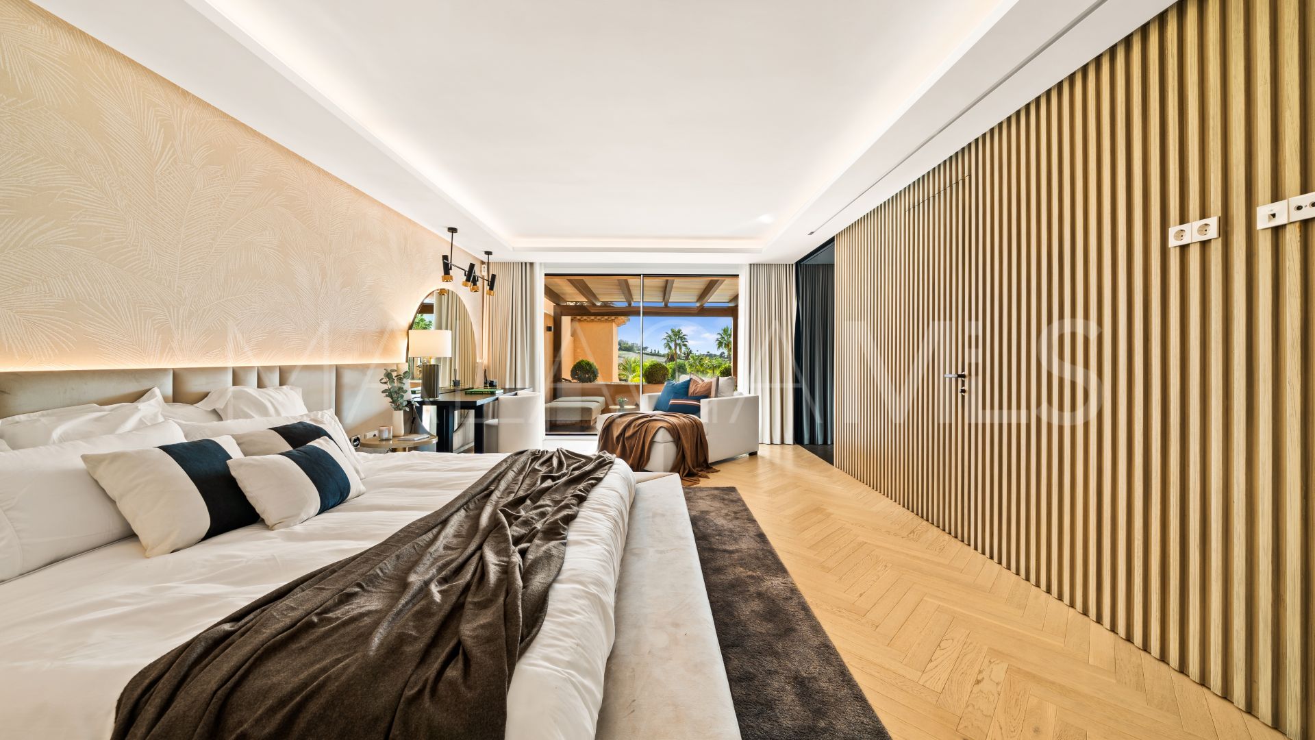 Atico duplex for sale in Benahavis de 3 bedrooms