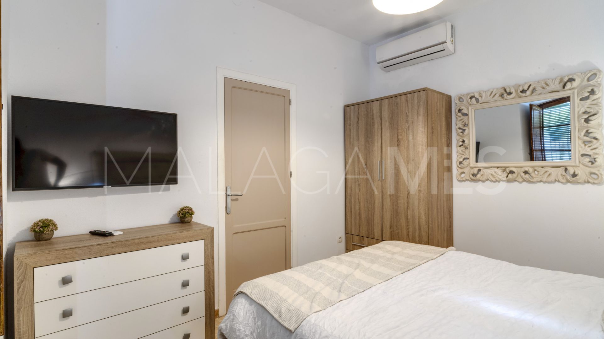 Apartamento planta baja for sale with 2 bedrooms in Estepona Casco Antiguo