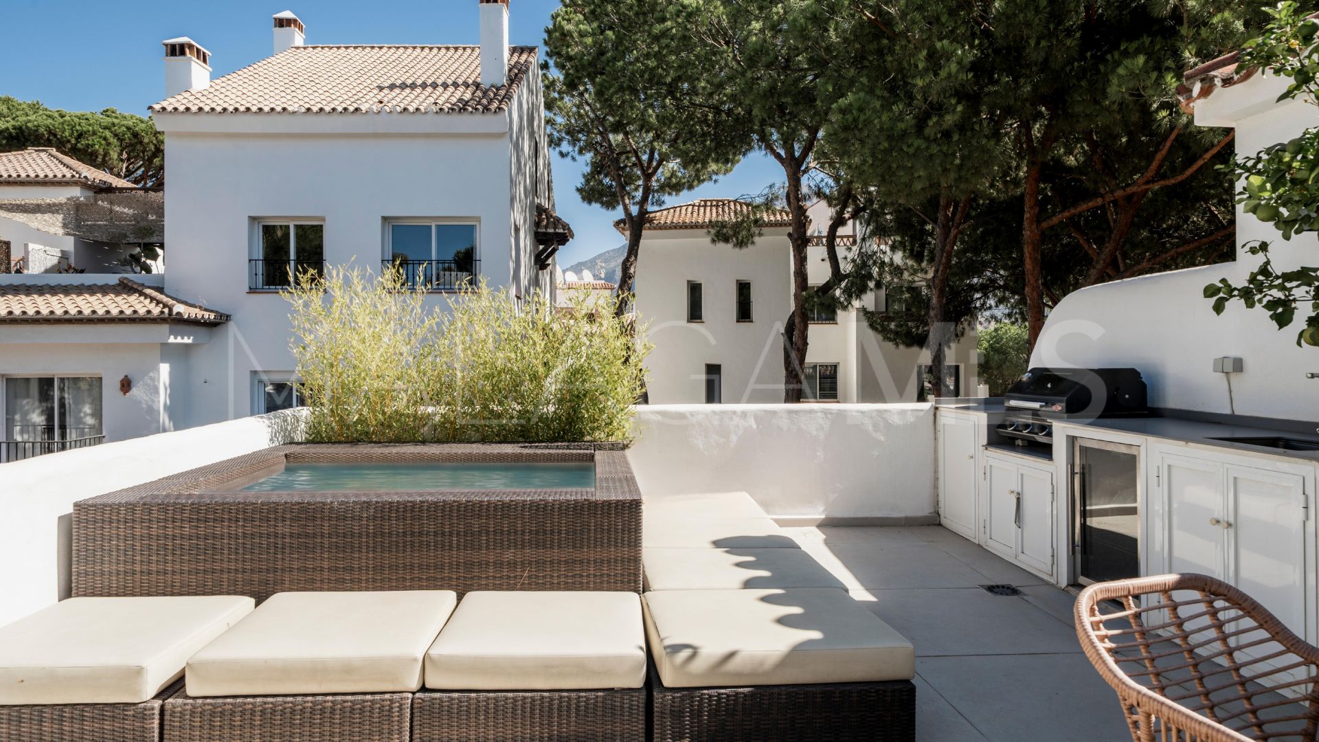 Duplex-wohnung for sale in Nueva Andalucia
