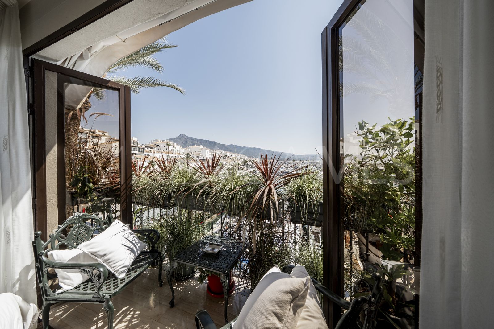 Marbella - Puerto Banus, duplex for sale with 3 bedrooms
