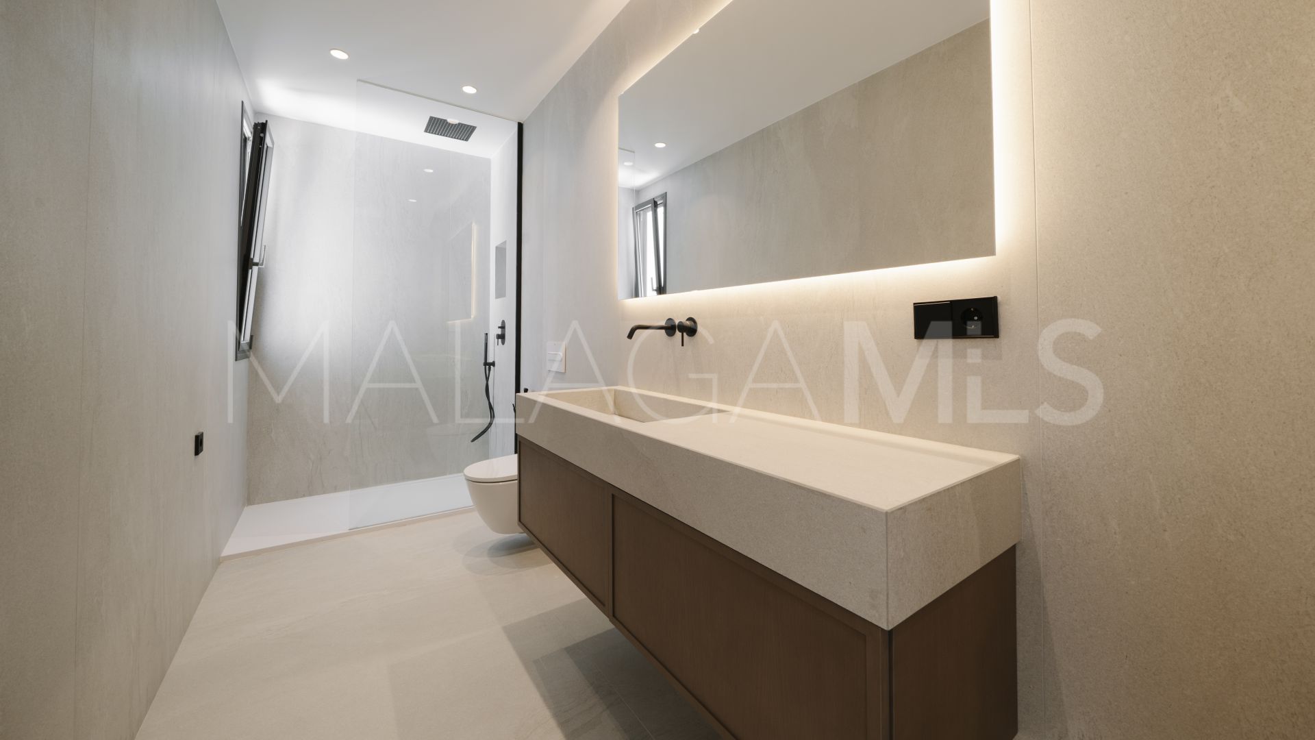 Villa for sale in Estepona