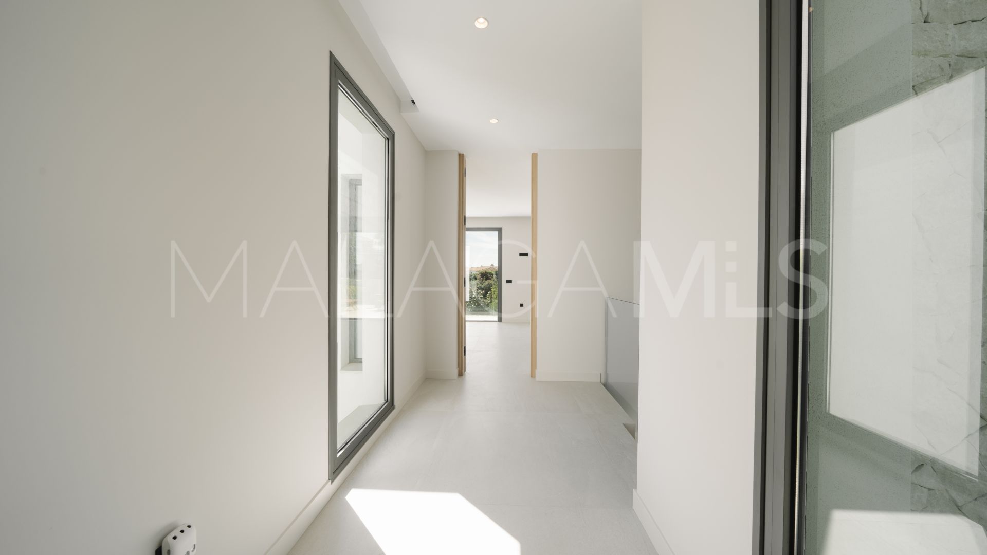 Villa for sale in Estepona