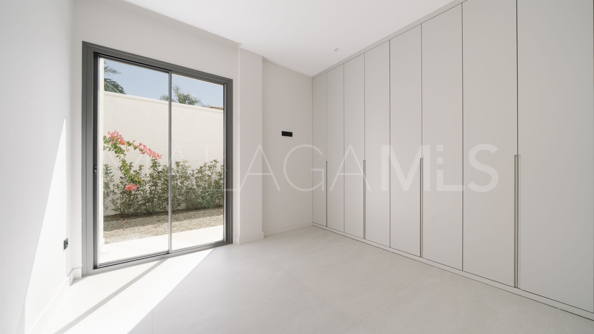 Villa for sale in Estepona