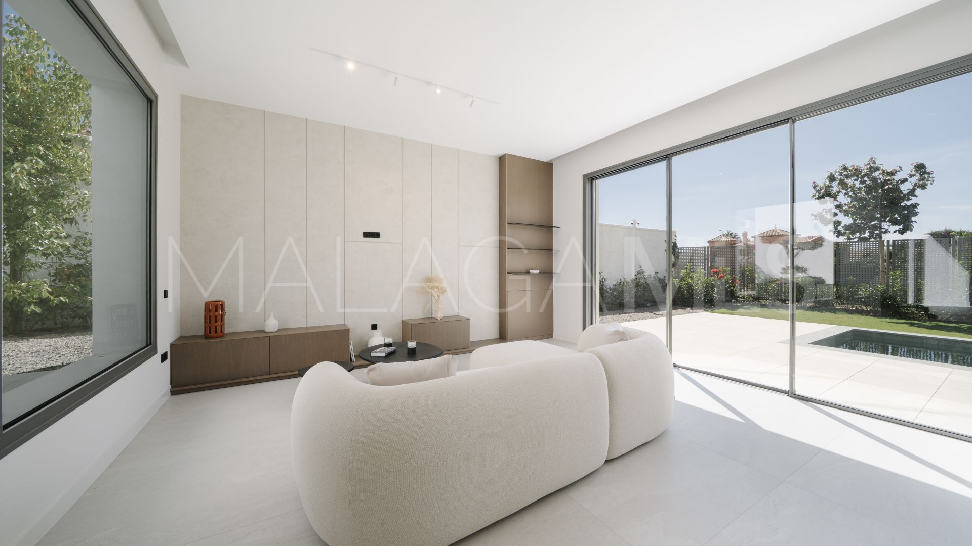 Villa for sale in Estepona