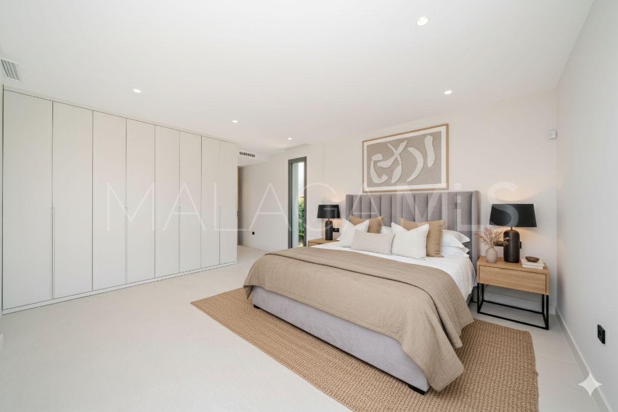 Villa for sale in Estepona