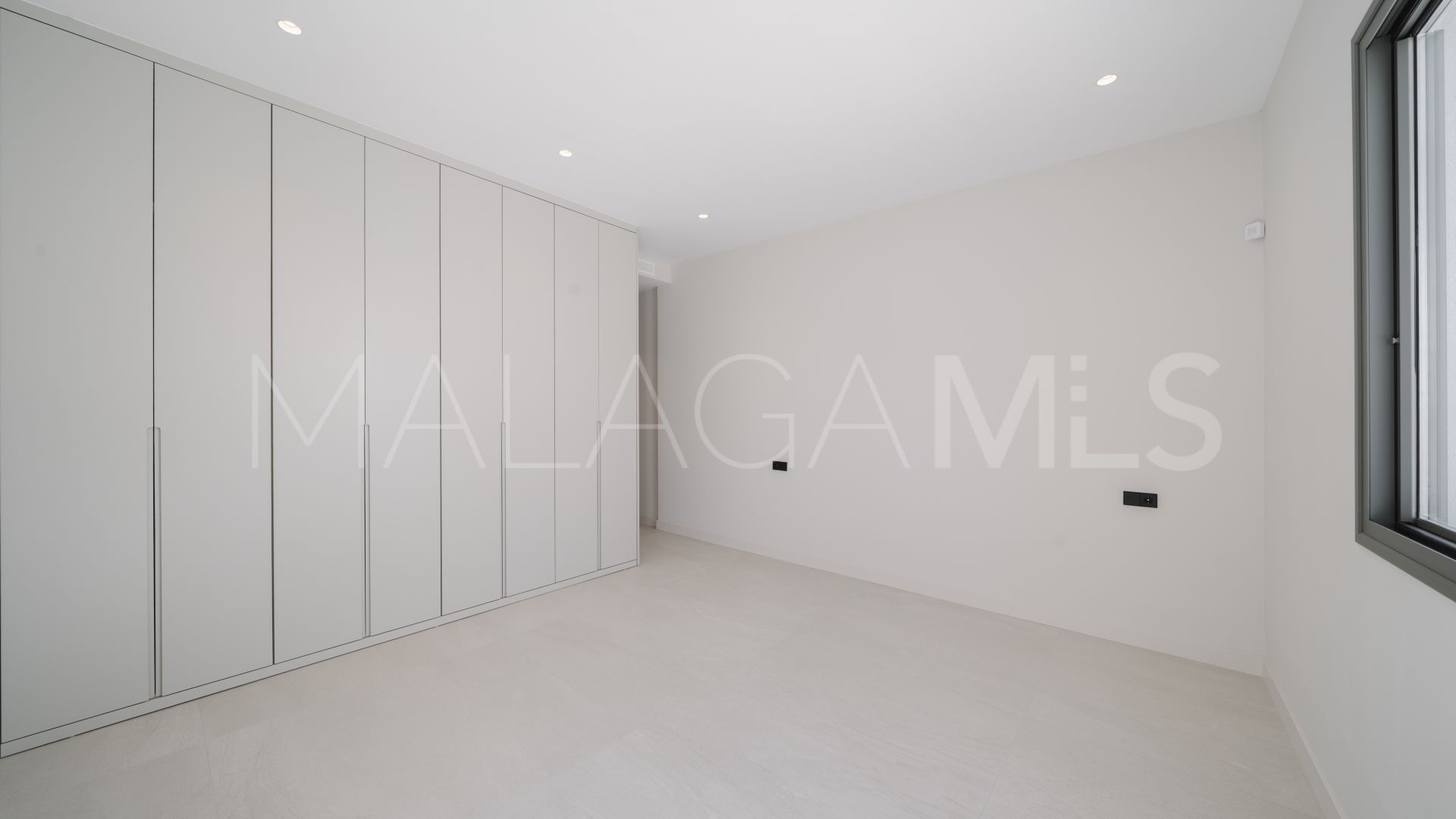 Villa for sale in Estepona