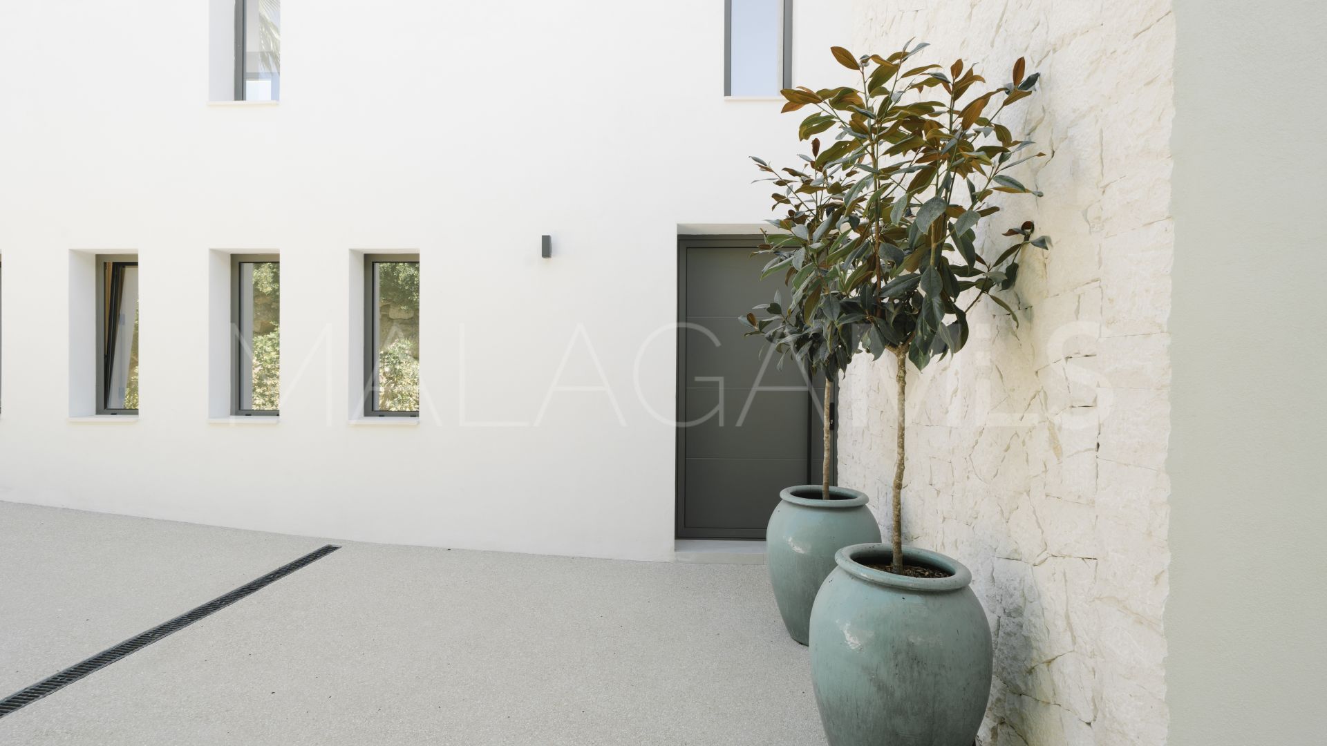 Villa for sale in Estepona