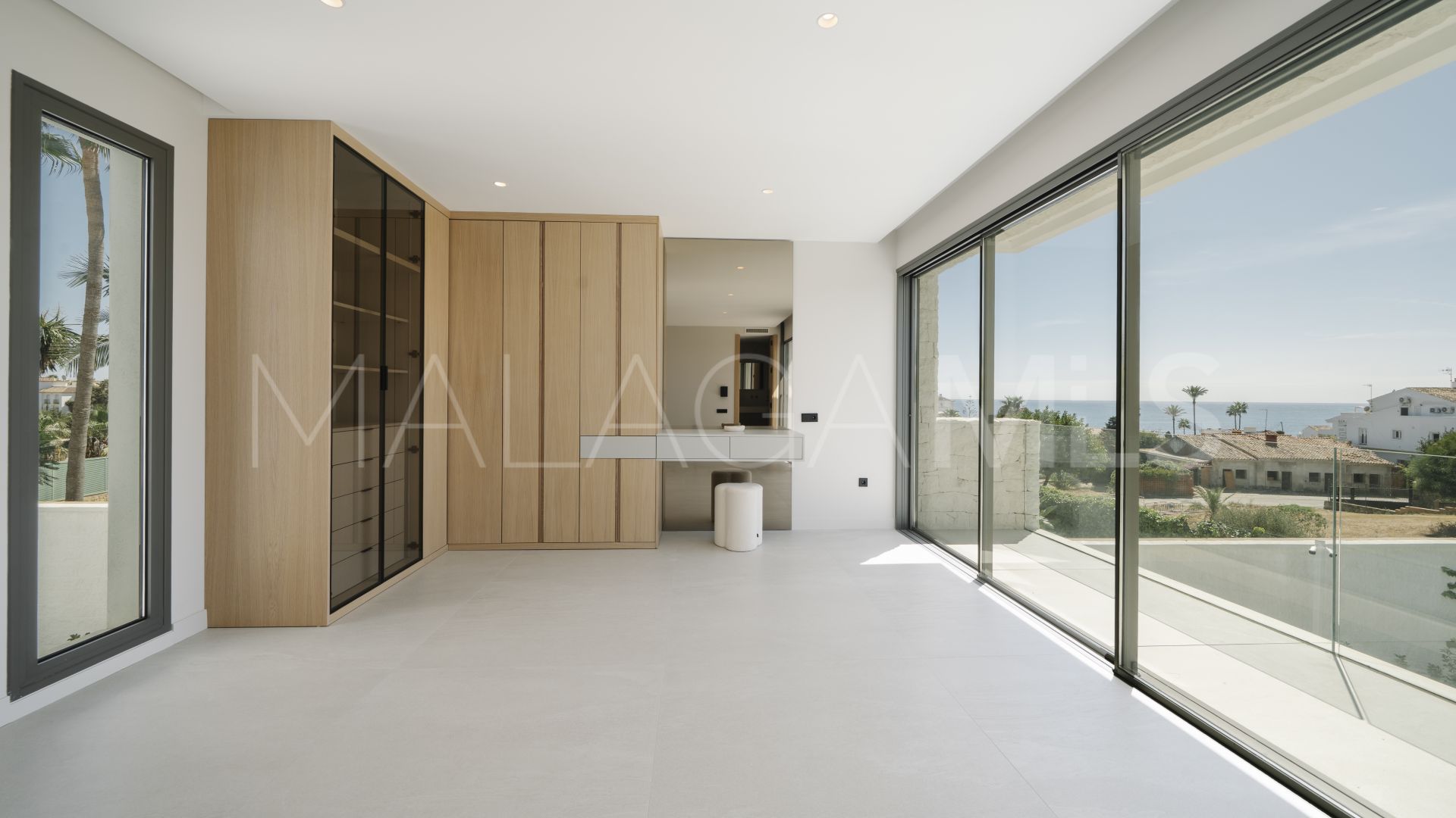 Villa for sale in Estepona