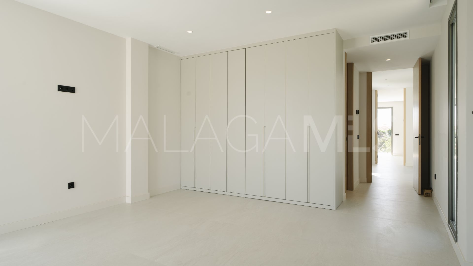 Villa for sale in Estepona