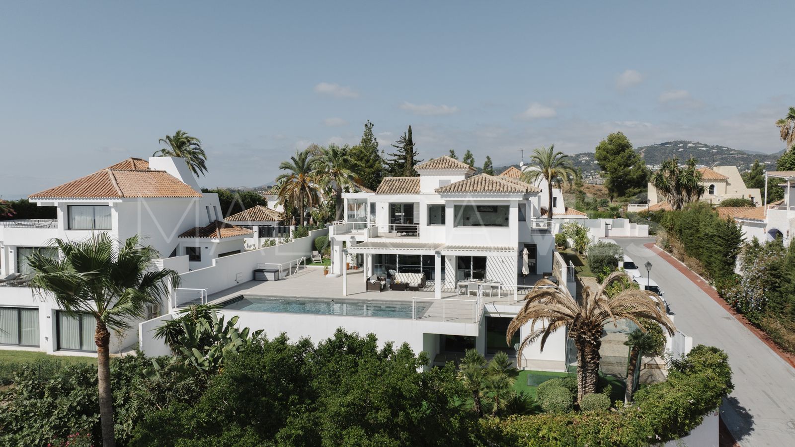 Villa for sale in Nueva Andalucia