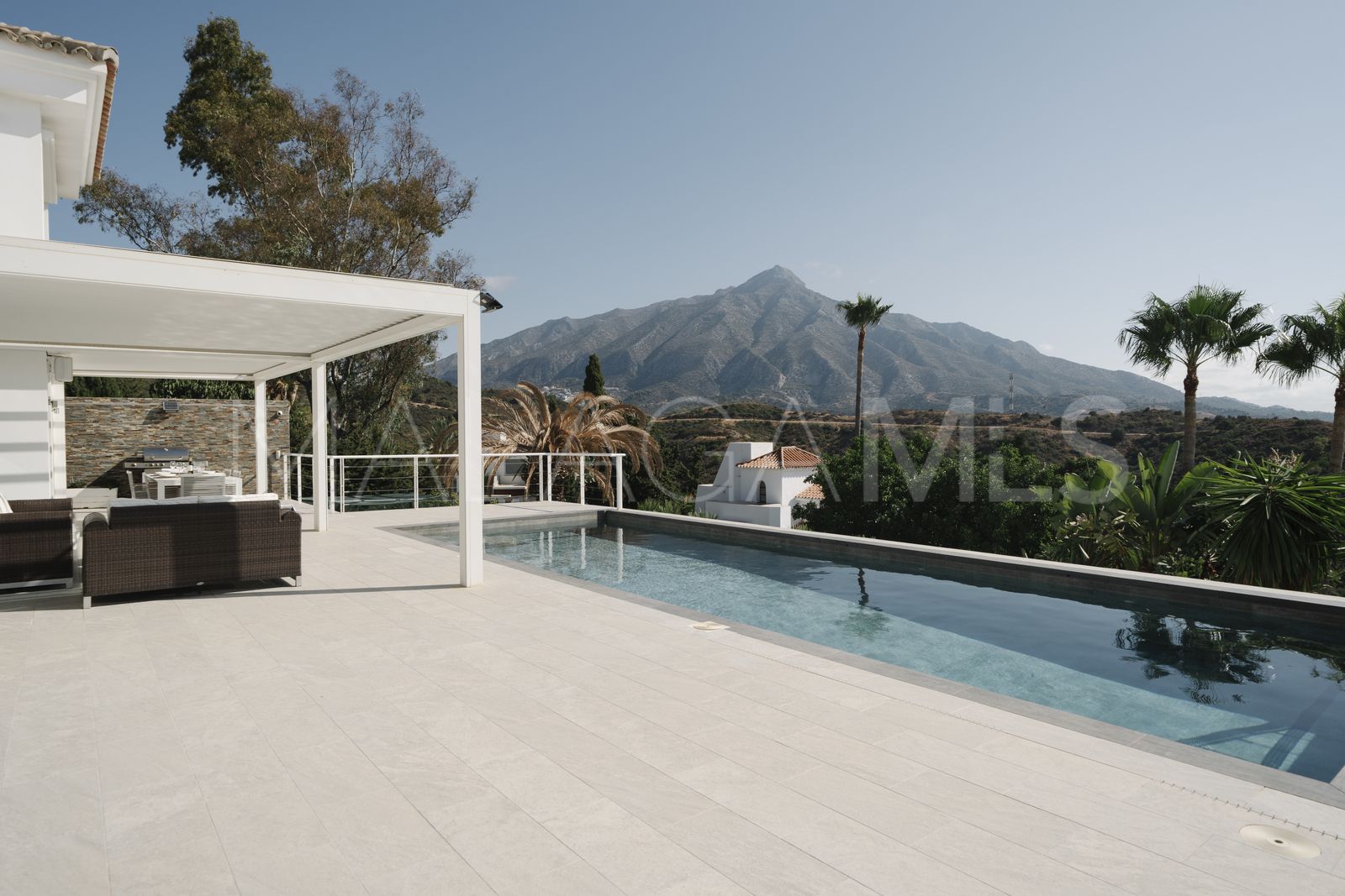 Villa for sale in Nueva Andalucia