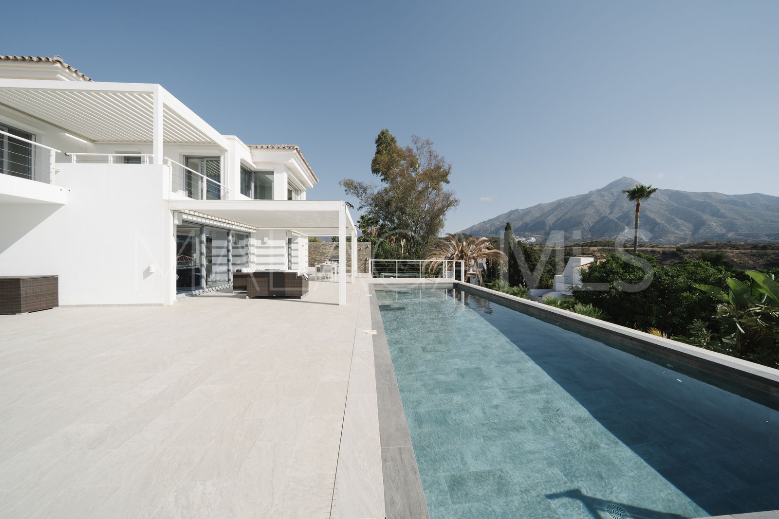 Villa for sale in Nueva Andalucia
