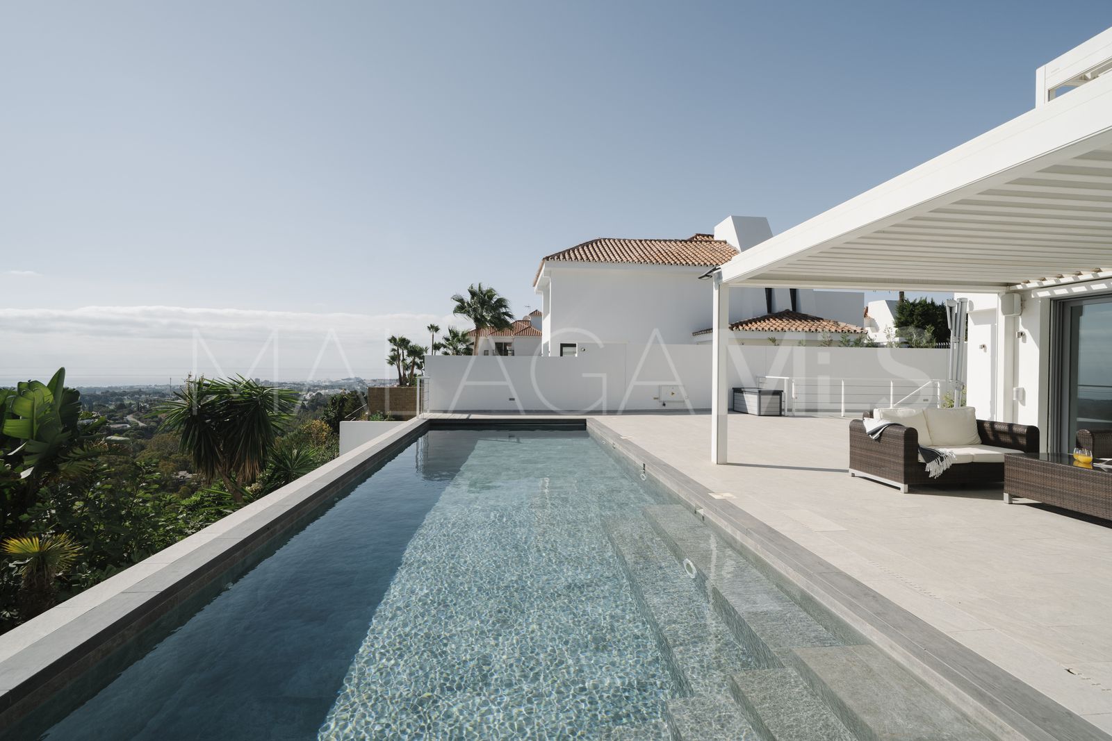 Villa for sale in Nueva Andalucia