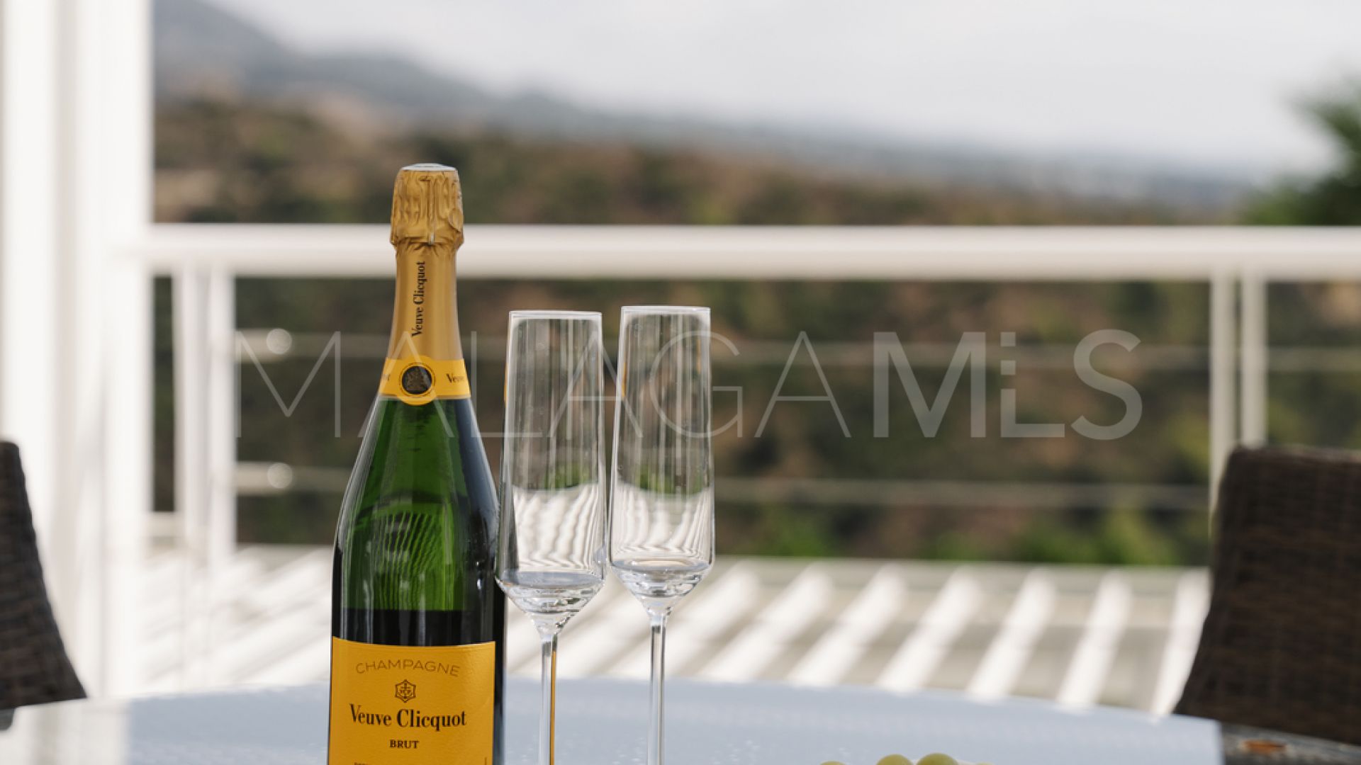 Villa for sale in Nueva Andalucia