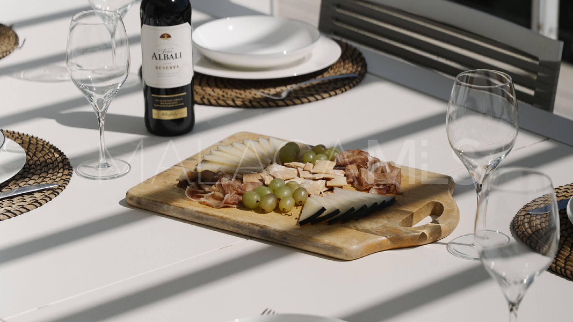 Villa for sale in Nueva Andalucia