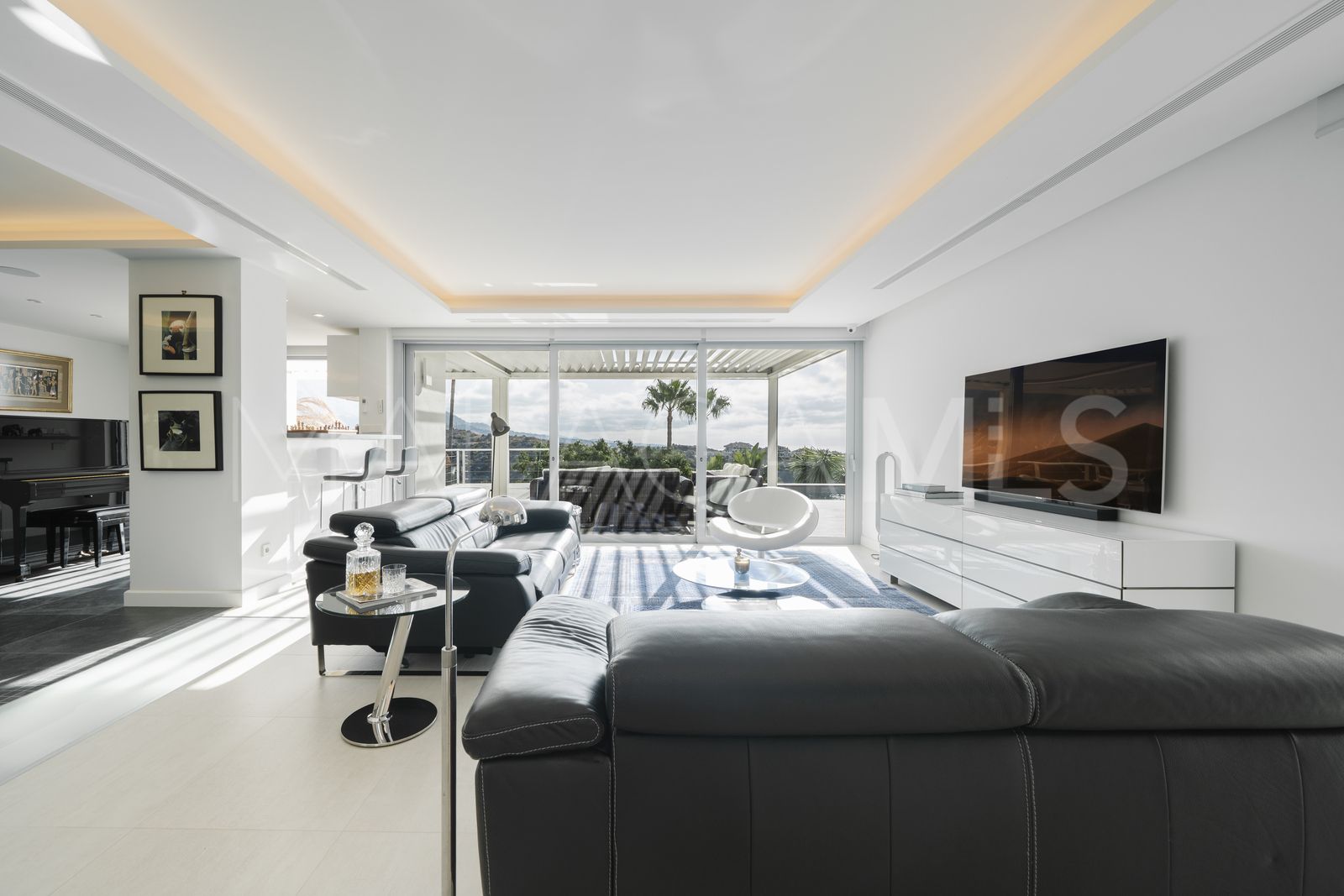 Villa for sale in Nueva Andalucia