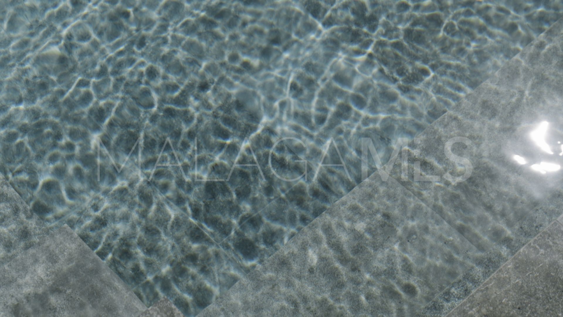 Villa for sale in Nueva Andalucia