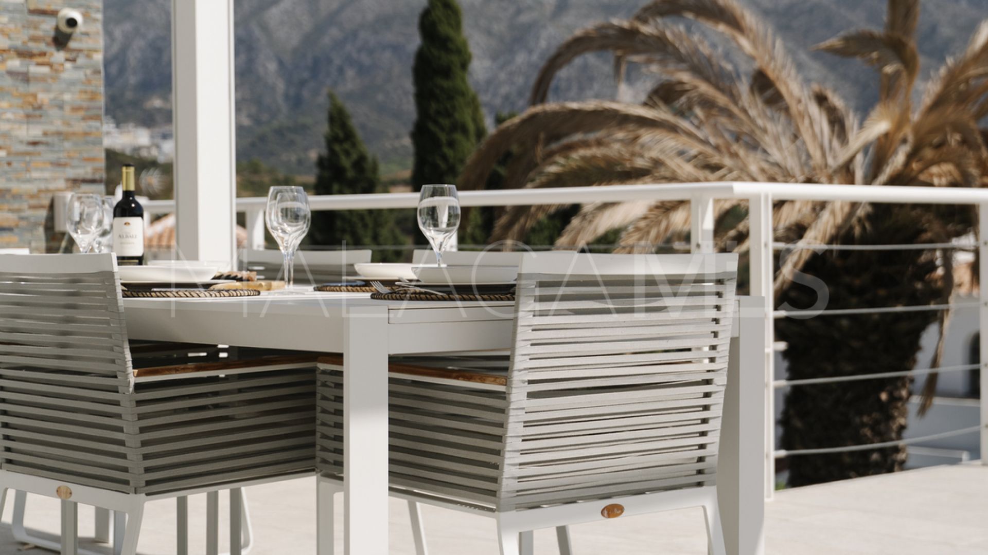 Villa for sale in Nueva Andalucia