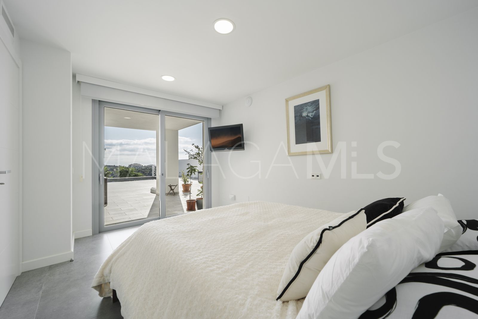 Villa for sale in Nueva Andalucia