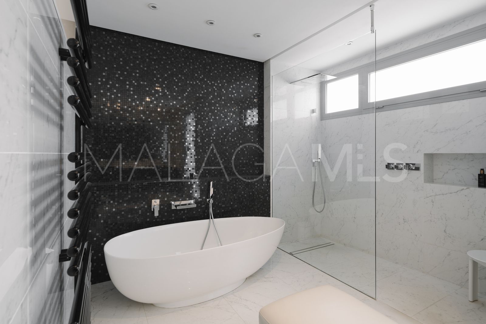 Villa for sale in Nueva Andalucia