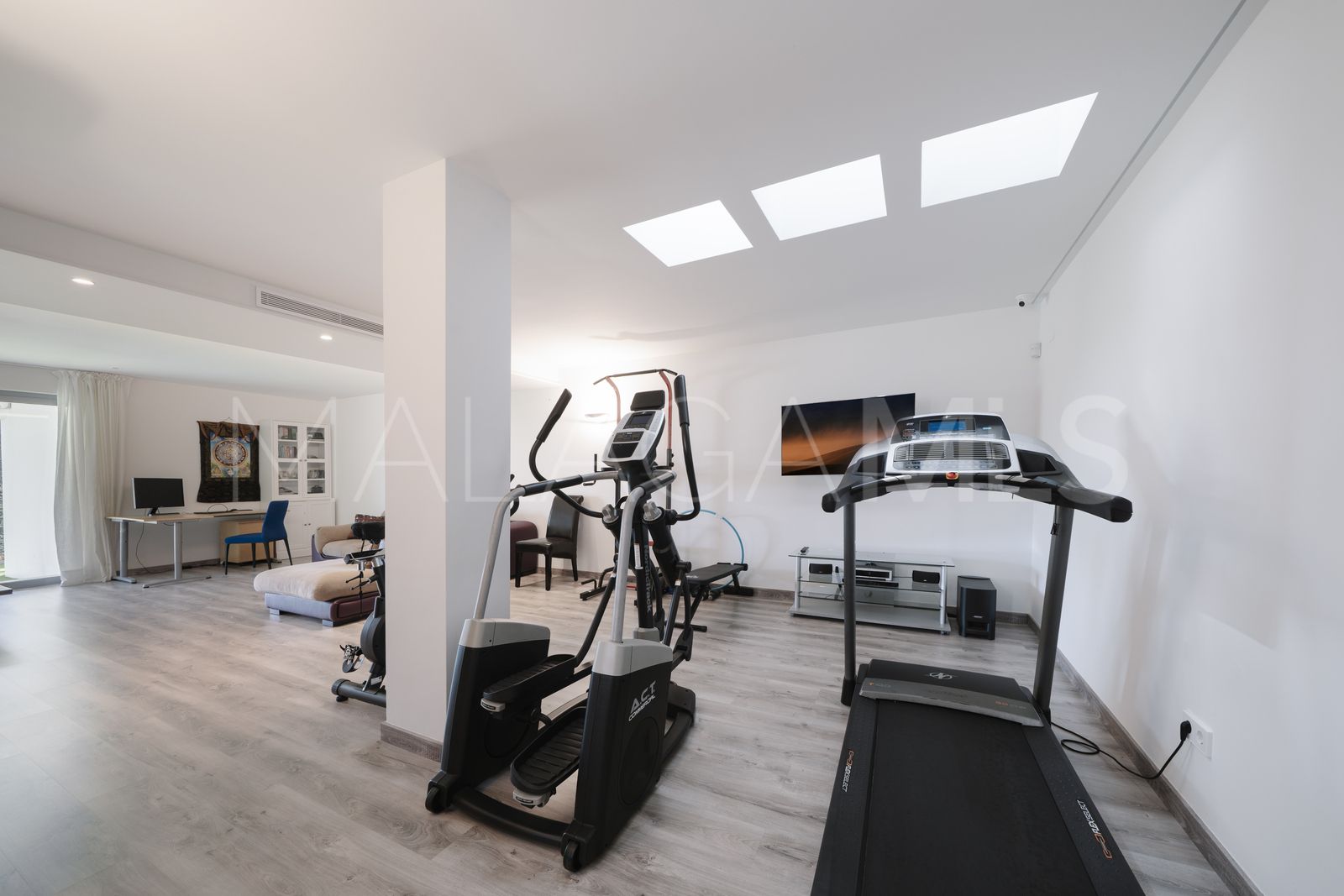 Nueva Andalucia villa for sale