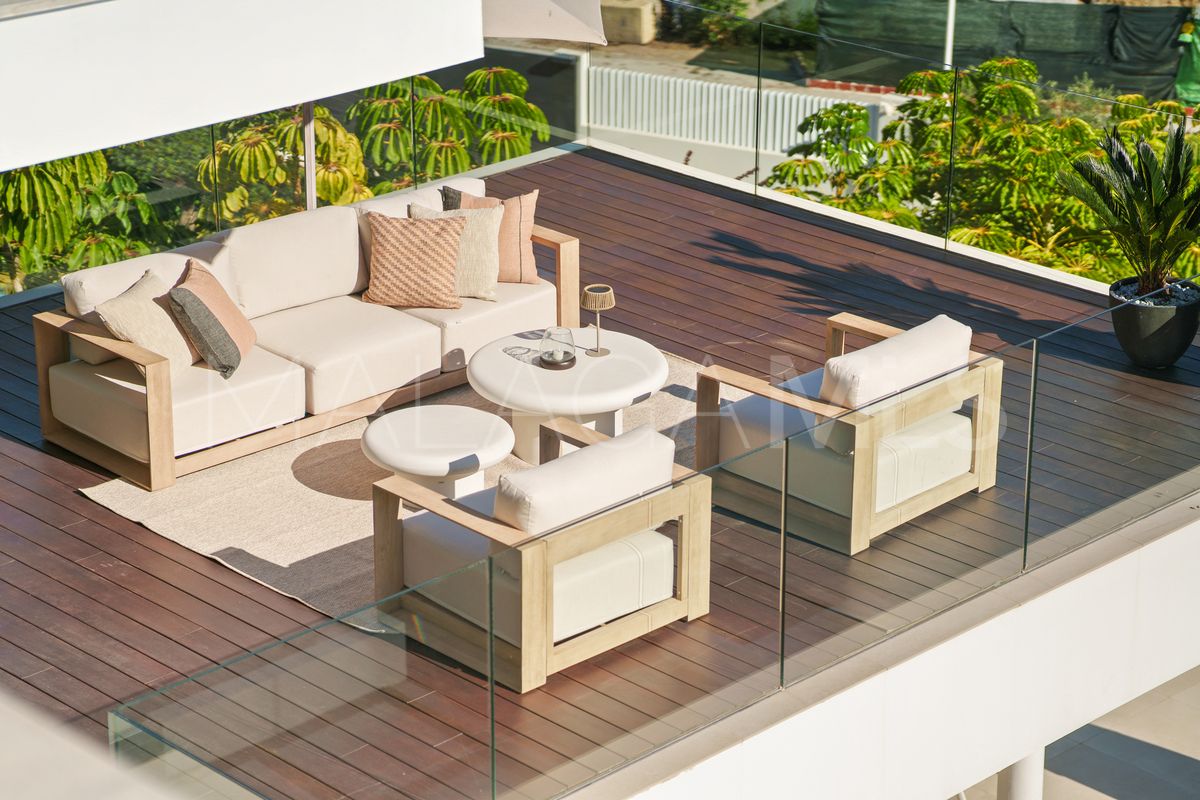 Villa for sale in Nueva Andalucia with 5 bedrooms