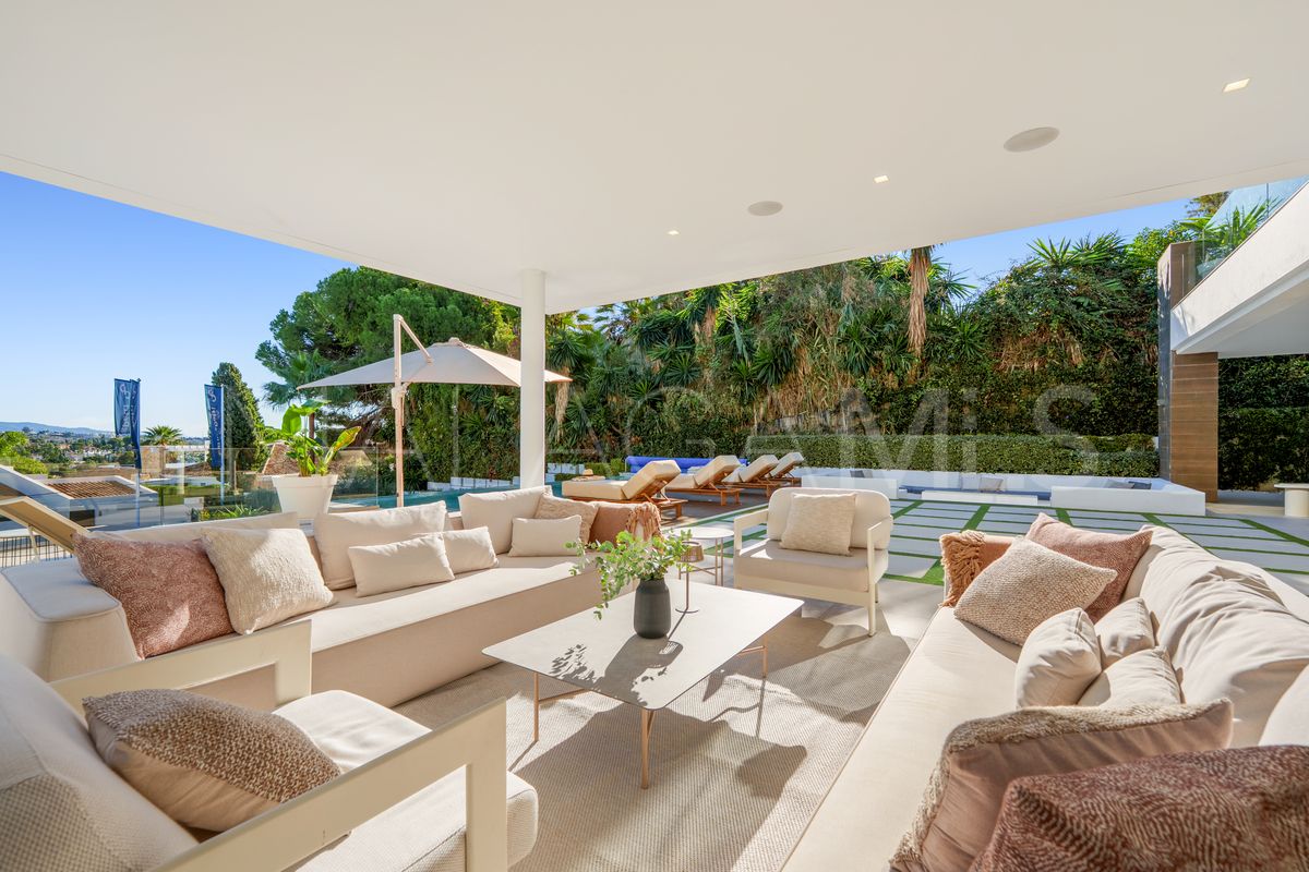 Villa for sale in Nueva Andalucia with 5 bedrooms