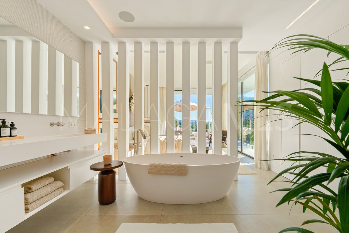 Villa for sale in Nueva Andalucia with 5 bedrooms