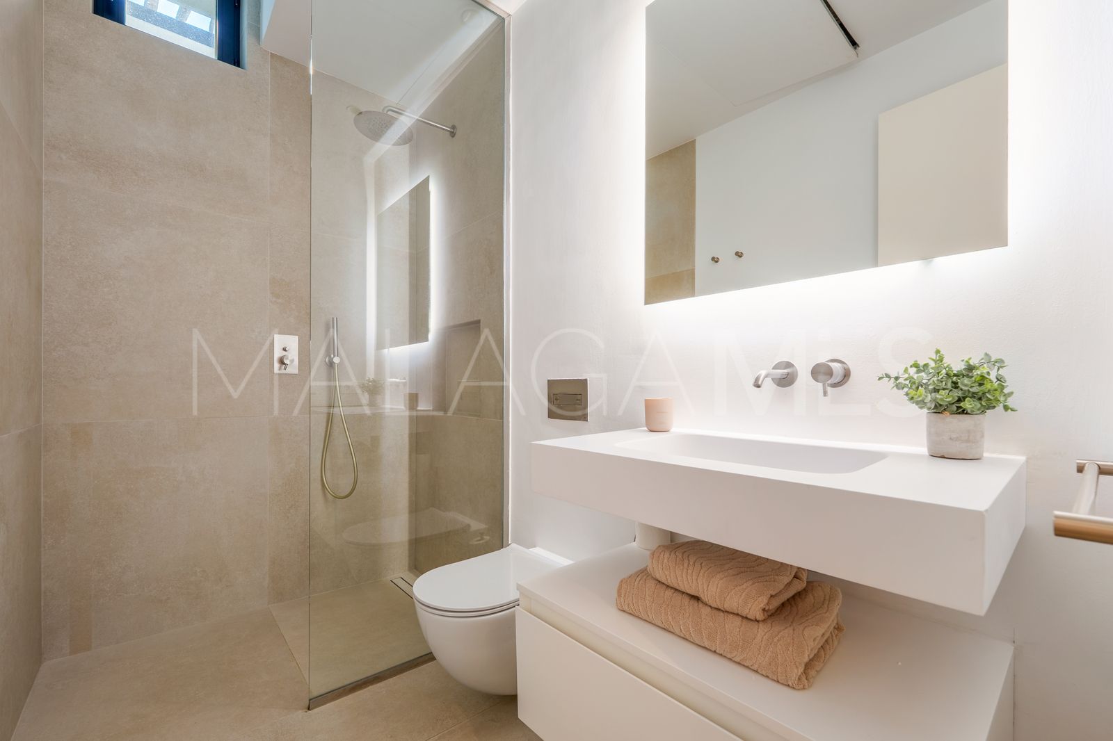 Villa for sale in Nueva Andalucia with 5 bedrooms